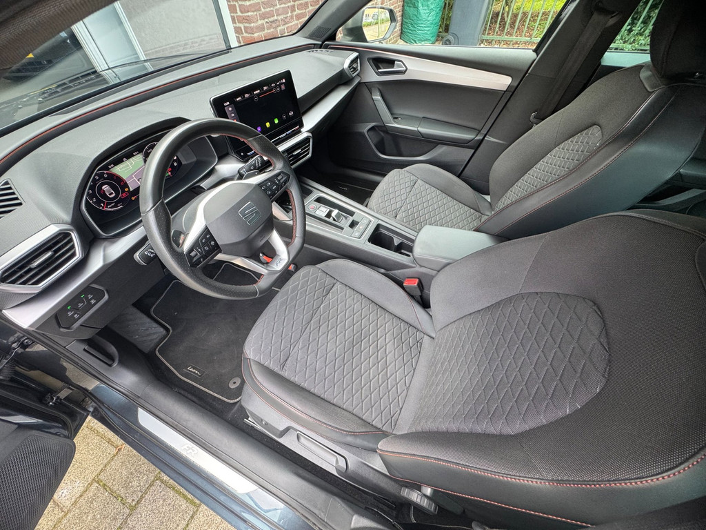 SEAT Leon Sportstourer 1.5 eTSI FR Launch Edition|150PK|Sfeerverlicht|Sportstoel| 57041909-1.jpg | Vissers Automotive